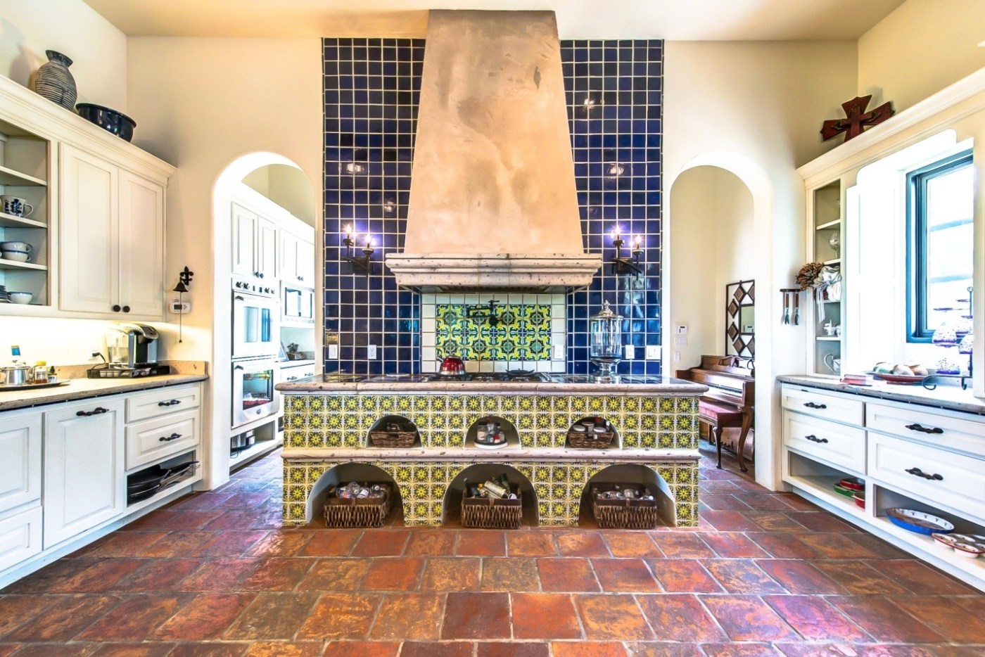 decorating kitchen southern style with mexican tiles